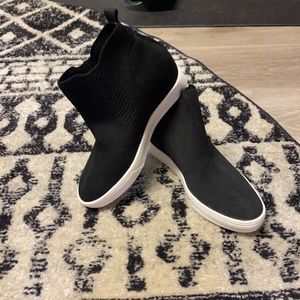 Black wedge shoes